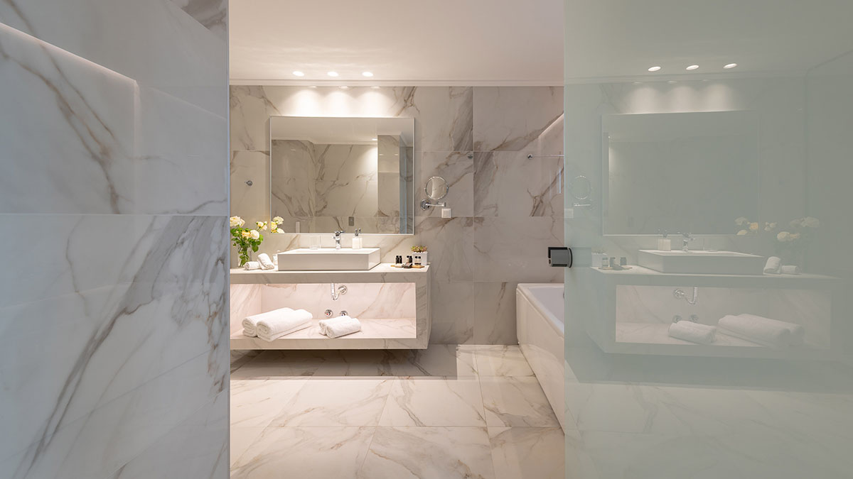 White Deluxe Suite Beachfront SV